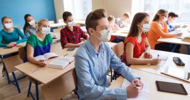 Stire din Cultură-Educație : Elevi şantajaţi că nu pot participa la cursuri? „Prezența nu poate fi condiționată de rezultatul testului”