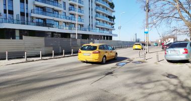 Stire din Eveniment : Strada pe care pietonii sunt în pericol. „Riscăm în orice moment să ajungem sub roțile unei mașini!”