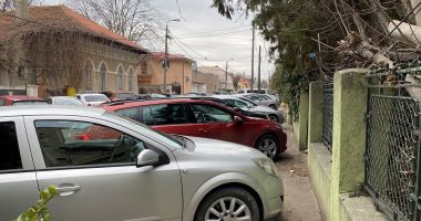 Stire din Social : Cine îşi face milă de pietoni? Cartiere întregi fără trotuare, în Constanţa!