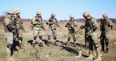 Stire din Eveniment : Apel insistent al militarilor: "Vrem un statut unic, de la talpă la generali!"