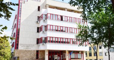Stire din Social : Vârstnicii au luat cu asalt Casa de Pensii pentru a prinde un bilet la tratament! "Vrem să plecăm în stațiune!"