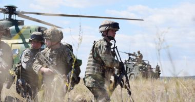 Stire din Eveniment : Statutul unic al militarilor, un deziderat spinos. "Nu vom renunța, în speranța că vom găsi calea de mijloc"