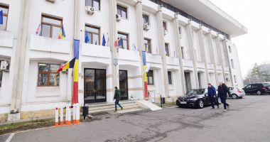 Stire din Politică-Administrație : LIVE TEXT / Aleșii locali, convocați ACUM în ședință ordinară. Iată ce proiecte sunt pe ordinea de zi