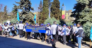 Stire din Cultură-Educație : Din cancelarie în stradă. Profesorii ar putea boicota examenele naționale din această vară