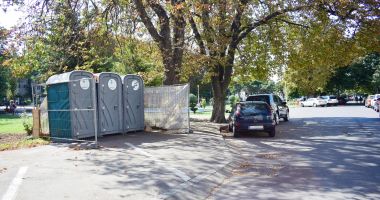 Stire din Social : Rezolvaţi urgent problema toaletelor publice din Constanţa! Unele sunt mizerabile, altele sunt închise!