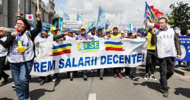 Stire din Cultură-Educație : Victimele colapsului României educate: greviști ignorați, elevi în vacanță forțată, părinți debusolați