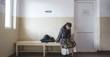 Stire din Social : Blestemul pacientului de la țară. "Noroc că m-au adus copiii la medic în oraș, că altfel muream!"