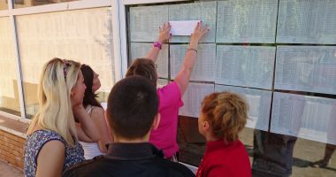 Stire din Cultură-Educație : Contestațiile le-au schimbat destinul. Cine plătește pentru greșelile de corectare?