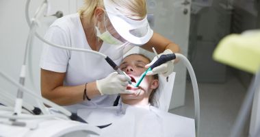 Stire din Social : Revoltă în rândul dentiştilor. "Colegiul Medicilor Stomatologi  ne-a trădat"