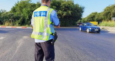 Stire din Eveniment : Polițiștii cer mai mulți bani: 500 de lei/zi dacă asigură permanența de la domiciliu, 1.000 de lei dacă vin la muncă în weekend!