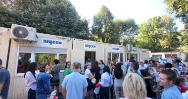 Stire din Cultură-Educație : Se pune lacătul pe containerele de la Școala 30. Părinții, revoltați de relocarea claselor a IV-a