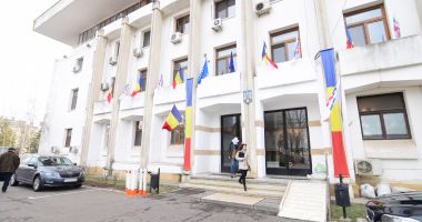 Stire din Politică-Administrație : Veselie în Primăria Constanța! Edilul Vergil Chițac propune majorarea salariilor