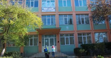 Stire din Cultură-Educație : Scandal la Școala 43. Învățătoare filmată când jignea elevii