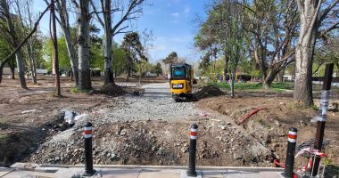 Stire din Social : Lucrări în toi, dar şi oameni tot mai nerăbdători. "Când se redeschide Parcul Gării?"