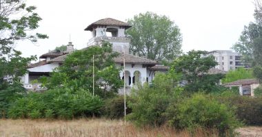Stire din Politică-Administrație : Cine salvează Castelul Reginei Maria din Mamaia? Primăria face demersuri pentru cumpărarea terenului
