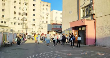 Stire din Cultură-Educație : Revolta părinților în prag de nou an școlar! "Unde ne-am înscris și unde ne-a trimis IȘJ!"