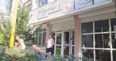 Stire din Cultură-Educație : Relocarea, bat-o vina! Părinții de la Școala 39 solicită implicarea șefului IȘJ în problema transportului