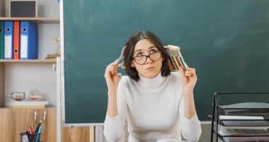 Stire din Cultură-Educație : Rămân profesorii fără salarii de sărbători? Ministerul Educației a încurcat socotelile
