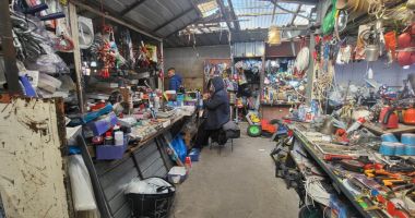Stire din Social : 13, zi cu ghinion? Păzea, vin buldozerele peste Bazarul "Gorbaciov"!