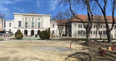 Stire din Social : Încet, dar sigur? Va fi parcul de lângă Teatrul Național "Oleg Danovski" gata până la începutul verii?