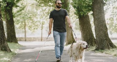 Stire din Social : Chinul nevăzătorilor constănţeni. Se tem pentru viaţa lor de fiecare dată când traversează o stradă