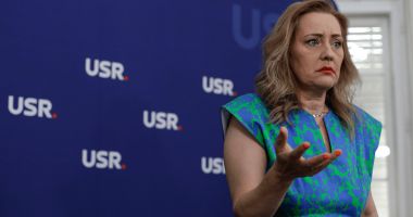 Stire din Politică-Administrație : Elena Lasconi, trădată de colegii din USR! „Pentru recunoştinţă şi loialitate mi-am luat un câine”