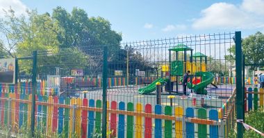Stire din Social : Țarc versus parc! Rămași fără Țara Piticilor, copiii constănțeni se bat pe leagănele dintre blocuri