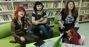 Stire din Cultură-Educație : Trei liceene antreprenoare, de la Energetic, au pus la cale o afacere inedită