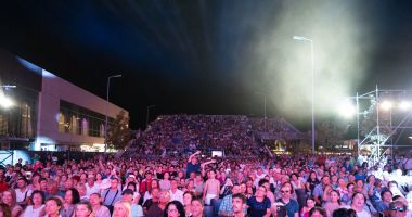 Sfidăm criza cu muzică ușoară și folclor pe litoral. Festivalurile „Mamaia” revin și în 2025 - 3