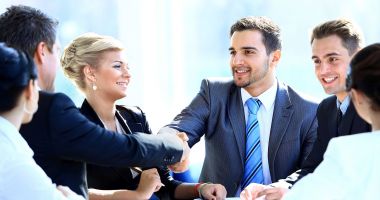 Stire din Economie : Aici nu se taie? Salarii şi indemnizaţii dolofane în companiile de stat constănţene