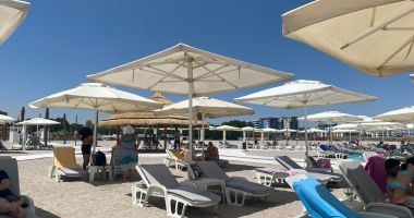 Stire din Social : Soare din plin, dar șezlonguri goale! Vacanțele pe litoralul românesc au devenit un lux