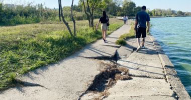 Stire din Social : Malurile Lacului Tăbăcărie, un pericol pentru constănțeni! „Dacă nu vezi crăpăturile, îți rupi picioarele”