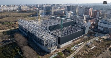 Stire din Politică-Administrație : Încep să se miște lucrurile? Sala polivalentă rămasă în paragină ar putea reveni la viață!