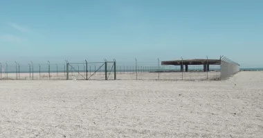 Stire din Social : Soluție sau controversă? Plajă din Mamaia, transformată în spațiu pentru evenimente