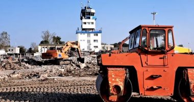 Buldozere, excavatoare, ziduri la pământ! "Bombardament" la Aeroportul Internaţional Mihail Kogălniceanu - 3