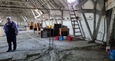 Halal să le fie consilierilor mirciști! "Păcat că n-au găsit soluții pentru reabilitare și se pun găleți în clase" - 4