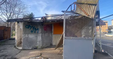 Stire din Social : Mizerie la Poarta 2! Fosta patiserie, transformată într-un veritabil focar de infecție