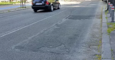 Strada Mircea cel Bătrân, test zilnic pentru nervii șoferilor. „Dacă nu ești atent, îți rupi mașina” - 3