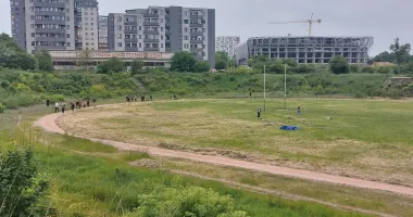 Lecție de civism la Constanța. Voluntarii încearcă să readucă la viață terenul de rugby Badea Cârțan - 4
