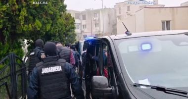Stire din Eveniment : Cartierele terorii, Km 4-5 și 5. Vecini ani la rând cu proxeneți, traficanți și cămătari