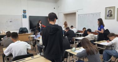 Stire din Cultură-Educație : Admiterea la liceu, la final. Între record de elevi nerepartizați și „bătaie” pe locurile la profesională