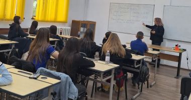Stire din Cultură-Educație : Dispute aprige pe tema admiterii în clasa a V-a. ”Așa-zisa competiție nu ajută copilul, ci satisface orgoliile părinților”
