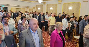 Stire din Politică-Administrație : În partidul AUR, ca în gară! Parlamentarii Dănuț și Evdochia Aelenei vor să se întoarcă în formațiunea politică
