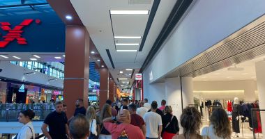 Mall-urile, luate cu asalt de turiști în zilele ploioase. "Este plictisitor și aglomerat" - 3