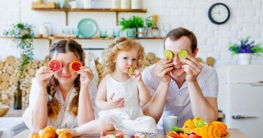 Stire din Sănătate : O alimentaţie sănătoasă nu înseamnă neapărat fără fast-food. Mâncați ce trebuie!