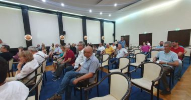 Stire din Eveniment : Primarul Vergil Chițac, referitor la problemele semnalate în Palazu Mare: "Vrem să oprim ORIBILITATEA din acest cartier!"