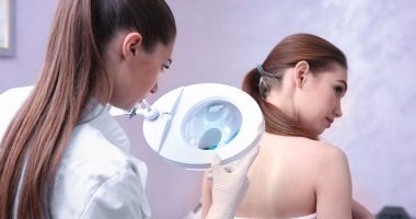 Stire din Sănătate : Verificaţi-vă constant aluniţele! Preveniţi apariţia cancerului de piele