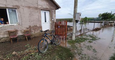"Este jale!". Zeci de familii din Amzacea, obligate să o ia de la zero - 2