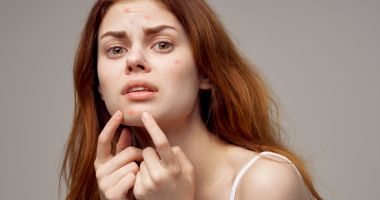 Stire din Sănătate : De la acnee la anxietate. Ce ne spune pielea despre sănătatea mintală
