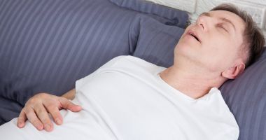 Stire din Sănătate : Sindromul de apnee, periculoasa cauză a unui somn neodihnitor